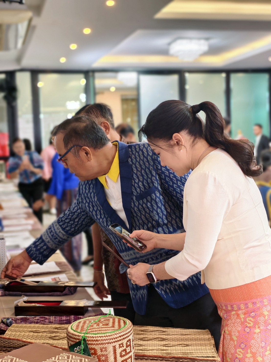 พช. หนองคาย : จัดประกวดผ้าลายพระราชทาน “ผ้าลายสิริราชพัสตราภรณ์” และงานหัตถกรรม ระดับจังหวัด ประจำปี 2568