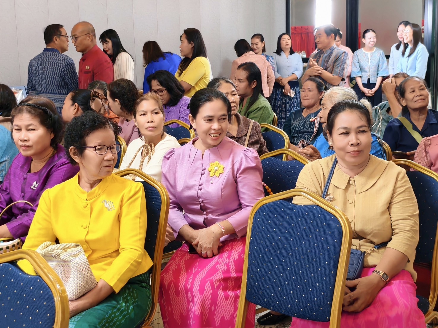 พช. หนองคาย : จัดประกวดผ้าลายพระราชทาน “ผ้าลายสิริราชพัสตราภรณ์” และงานหัตถกรรม ระดับจังหวัด ประจำปี 2568