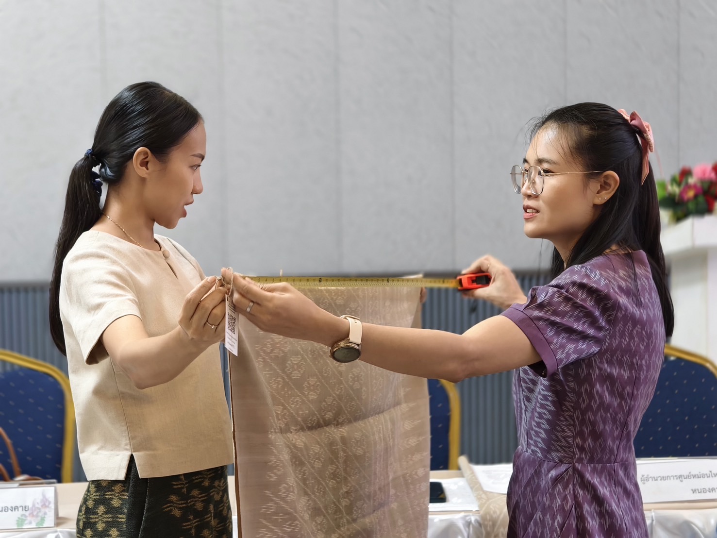 พช. หนองคาย : จัดประกวดผ้าลายพระราชทาน “ผ้าลายสิริราชพัสตราภรณ์” และงานหัตถกรรม ระดับจังหวัด ประจำปี 2568