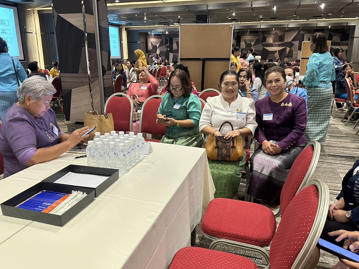 พช. หนองคาย : ผนึกกำลังผู้นำสตรีเข้าร่วมโครงการส่งเสริมและพัฒนาอาชีพ ประจำปีงบประมาณ พ.ศ. 2568 กิจกรรมถอดบทเรียนความสำเร็จการขับเคลื่อนนโยบายกระทรวงมหาดไทย