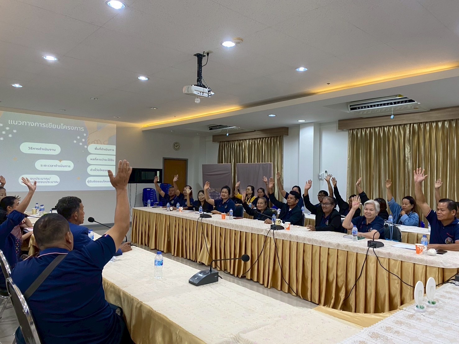 พช.หนองคาย ลับคมผู้นำ อช. ผ่านการดำเนินโครงการเพิ่มศักยภาพผู้นำอาสาพัฒนาชุมชน (ผู้นำ อช.) เพื่อขับเคลื่อนงานในระดับพื้นที่ กิจกรรม ประชุมเชิงปฏิบัติการจัดทำโครงการริเริ่มสร้างสรรค์ตามภารกิจผู้นำอาสาพัฒนาชุมชน